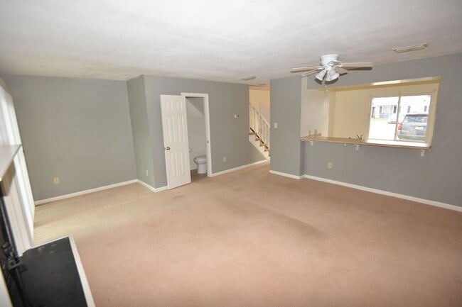 Building Photo - Updated 2 Bedroom Townhome in Salem Lakes