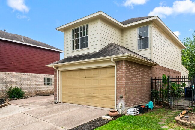Building Photo - 11607 Zarroll Dr