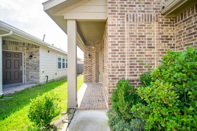 Building Photo - 14215 Campo Vista Dr