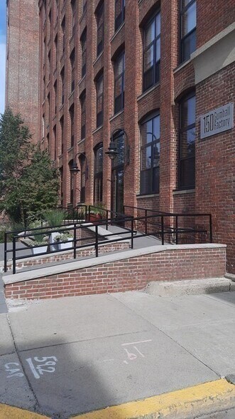 Building Photo - 155 Orleans St