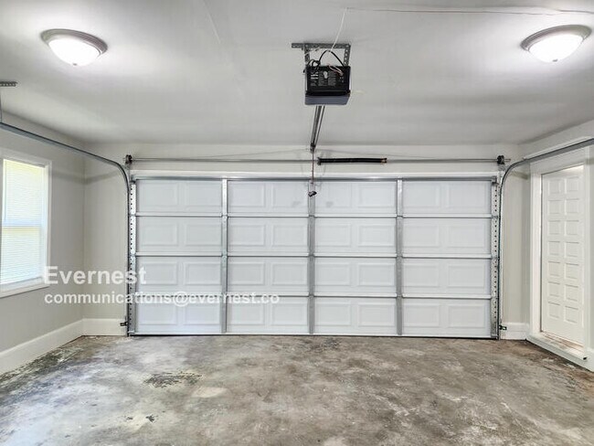 Building Photo - 780 Twin Pines Rd