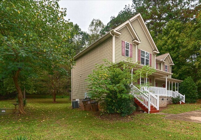 Building Photo - Charming & Spacious 3-Bed Townhouse with 2.5 Baths on Stadium Drive in Wake Forest!