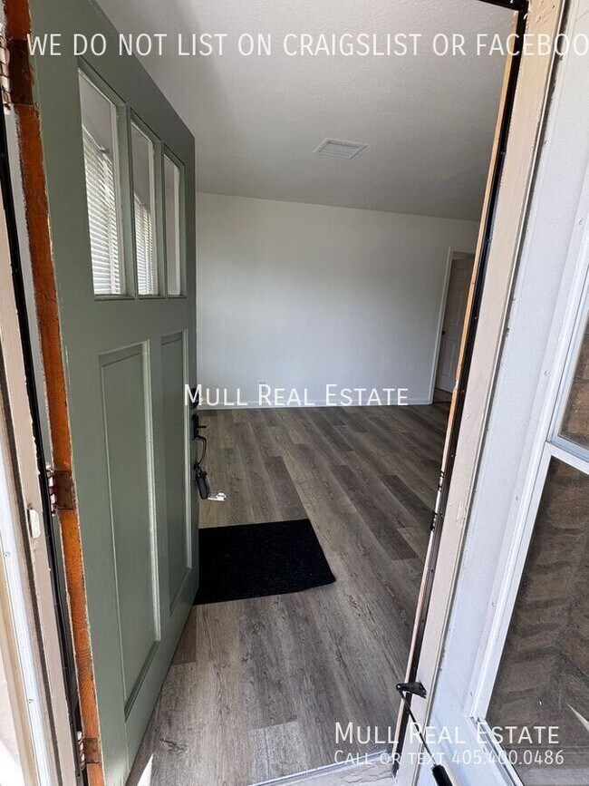 Building Photo - 1801 Oxford Way