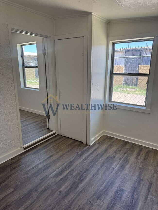 Building Photo - Freshly Remodeled 2 Bedroom 1 Bath Home for Rent 19 W Michigan Dr Unit A,Tucson, AZ 85714 $950 / ...