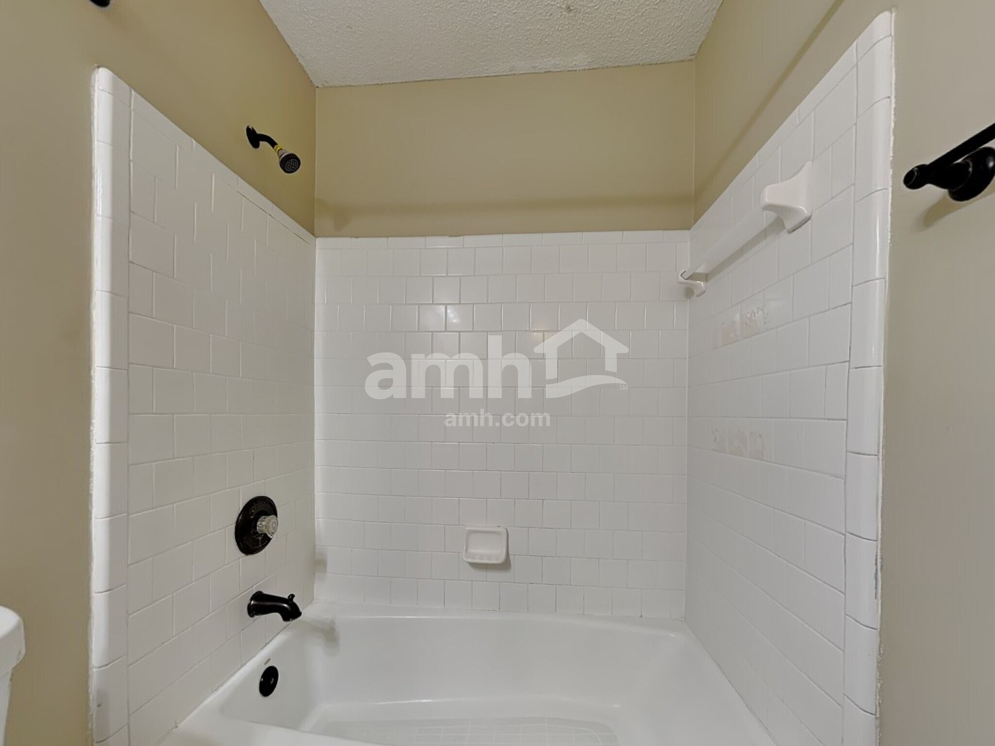 Building Photo - 16 Mallorys Way