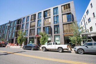 Building Photo - Luxury One Bedroom! Near Salt and Straw an...