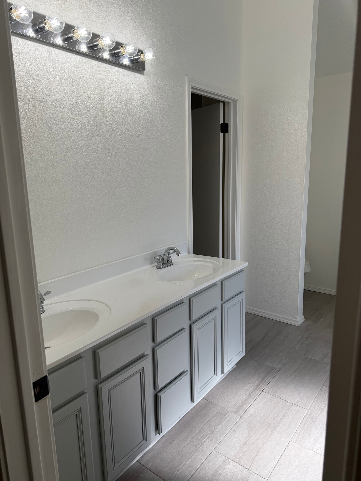 master bathroom - 8107 Valley Trl