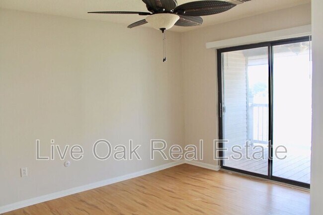 Building Photo - 3200 Lynnhaven Dr