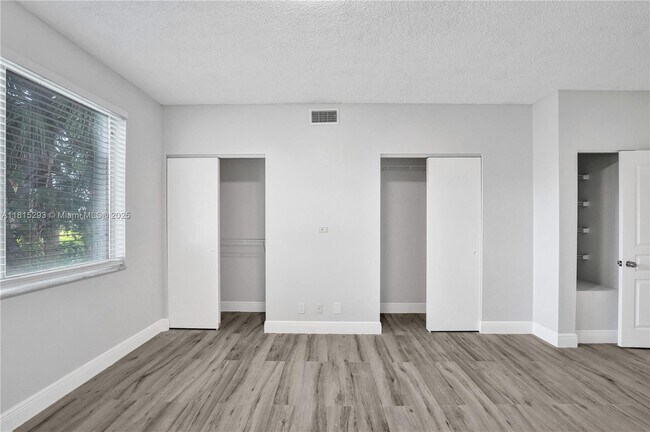 Building Photo - 16607 Hemingway Dr