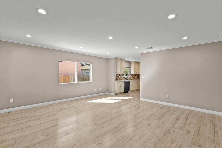 Building Photo - 6717 Cedros Ave