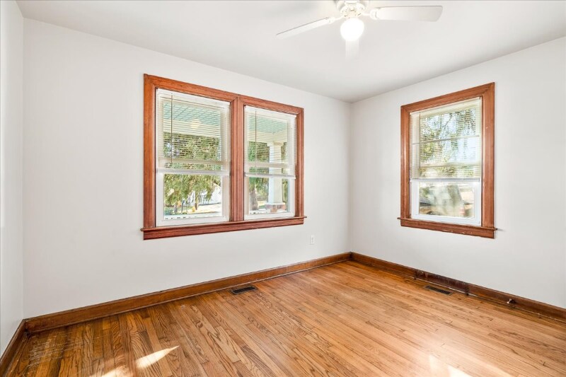 Building Photo - 3 Locust St