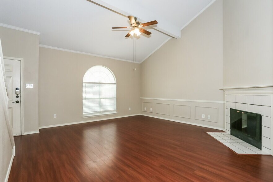 Building Photo - 401 Meadow St