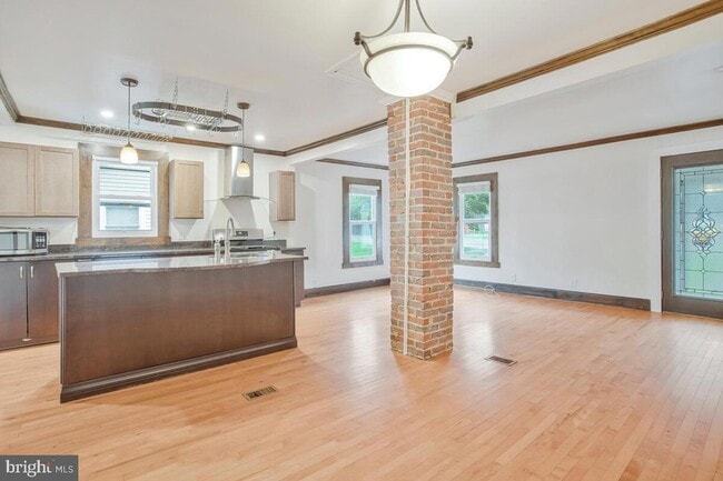 Building Photo - 1009 Tyler Ave