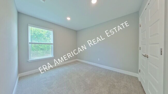 Building Photo - 844 Fairview Dr