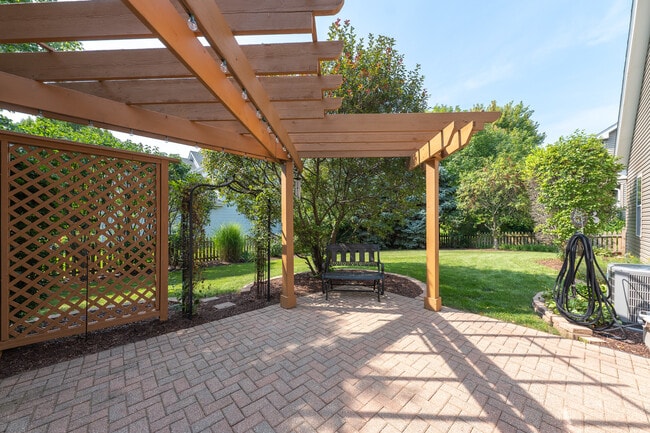 Building Photo - 1065 Red Clover Dr