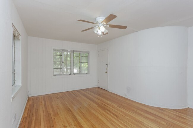 Building Photo - 1828 W Main St