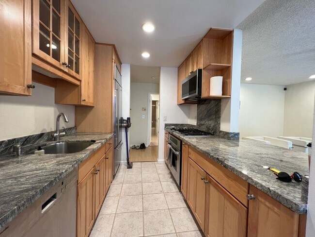Building Photo - 2700 Le Conte Ave