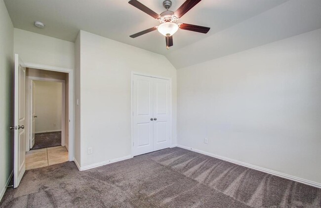 Building Photo - 1011 Veer Dr