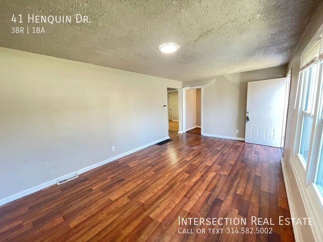 Building Photo - SECTION 8 APPROVED  - Charming 3 Bed/1Bath...