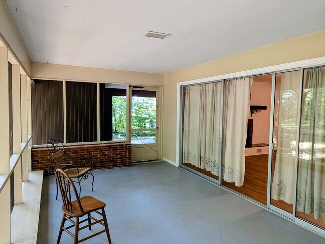 Building Photo - 102 Piedmont Cir