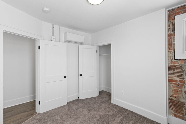 Building Photo - Second Floor Two Bedroom 1 Bath Unit Available