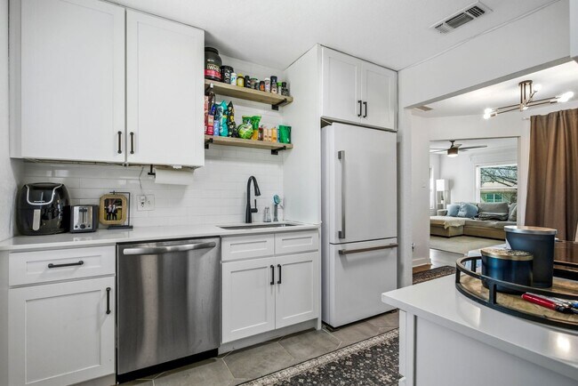 Building Photo - 2837 S Hills Ave