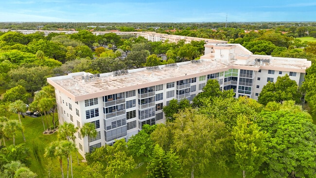 Building Photo - 3900 Oaks Clubhouse Dr