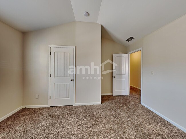 Building Photo - 812 Whitfield Oak Rd