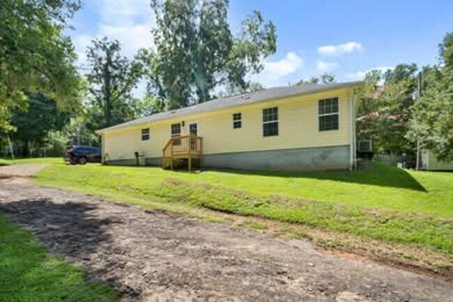 Building Photo - 3/2 home located just off N. Meridian and Available NOW.