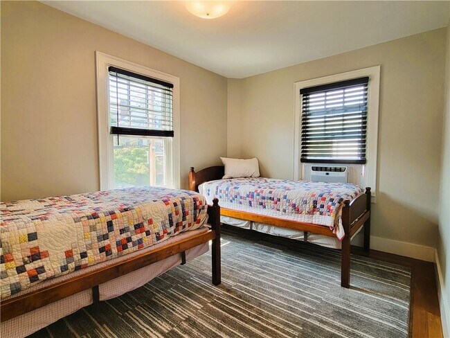 Building Photo - 60 Prairie Ave