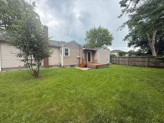 Building Photo - Beautiful 2 Bedroom 1 Bathroom House