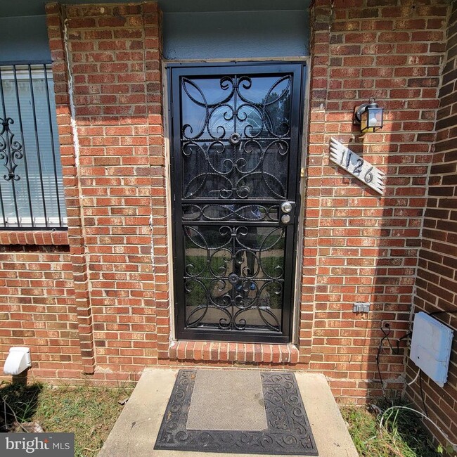Primary Photo - 1126 Barnaby Terrace SE