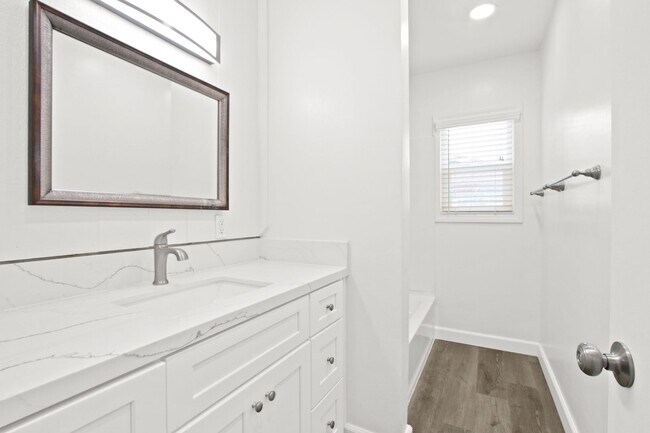 Building Photo - 3 bed 2 bath fully renovated apartment near Huntington Harbour