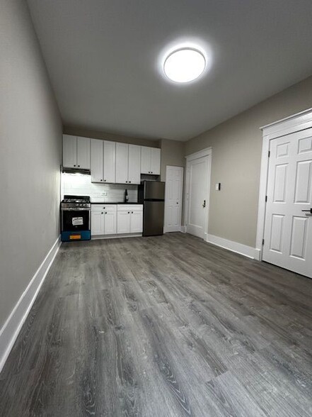 Building Photo - 4364 N Kenmore Ave