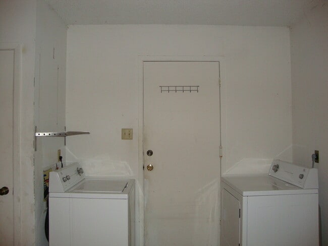 Building Photo - Pipers Meadow