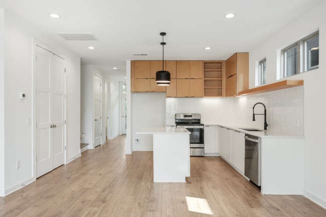 Building Photo - 3060 Edwin Cir