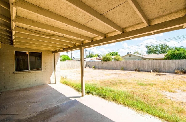Building Photo - 1535 W Capri Ave
