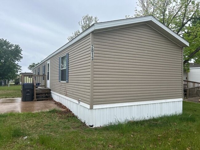 Primary Photo - Mobile Home For Sale in Newton, KS