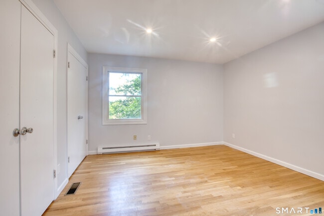 Building Photo - 8 Ridge Pl