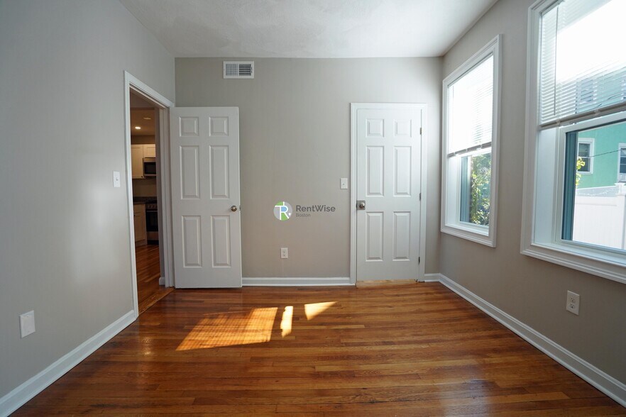 Building Photo - 14 Lorraine Ter