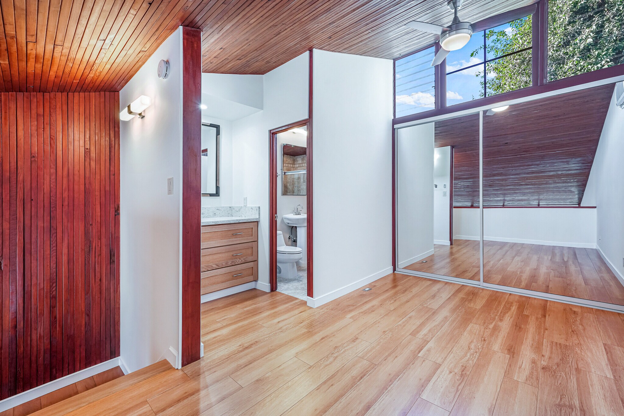 Bedroom & Bathroom - 275 S Church Ln