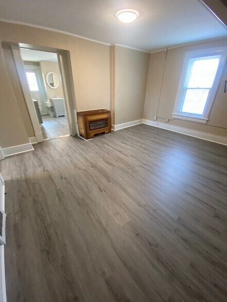 Living Room - 1720 N Astor St
