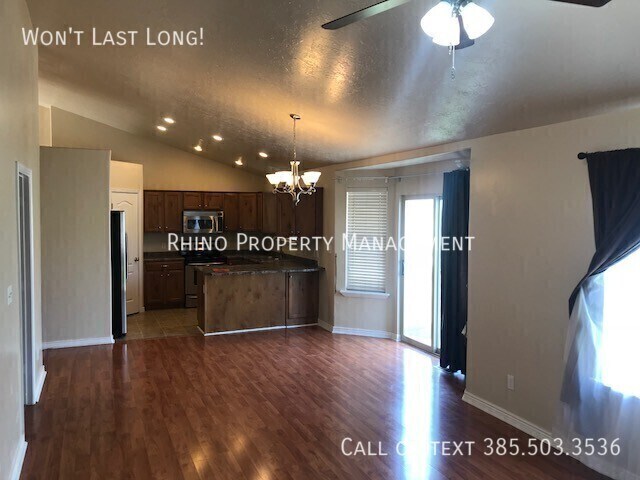 Building Photo - 1919 N Sego Lilly Dr