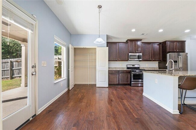 Building Photo - 4467 Water Mill Dr