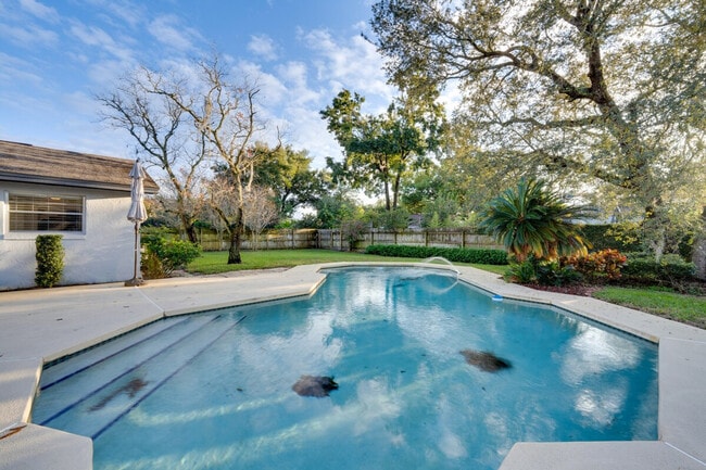 Building Photo - 8644 Sandberry Blvd