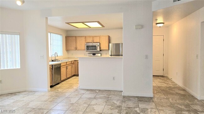 Building Photo - 830 Carnegie St