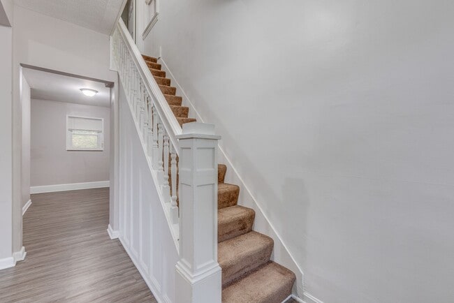 Building Photo - Available August  2026 - Beautiful 2.5 Bedroom, 1 Bath Home in Mt. Washington Area!