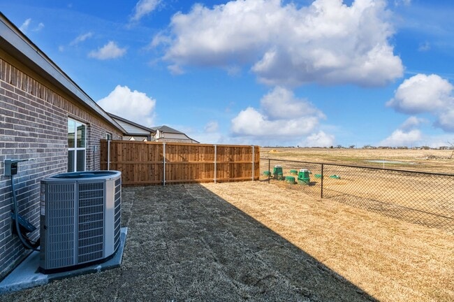 Building Photo - AVAILABLE NOW!  CUL-DE-SAC TRIPLEX LOT LOCATED ON 1-ACRE IN MIDLOTHIAN, TX!