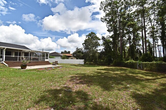 Building Photo - 302 Shadydale Ct