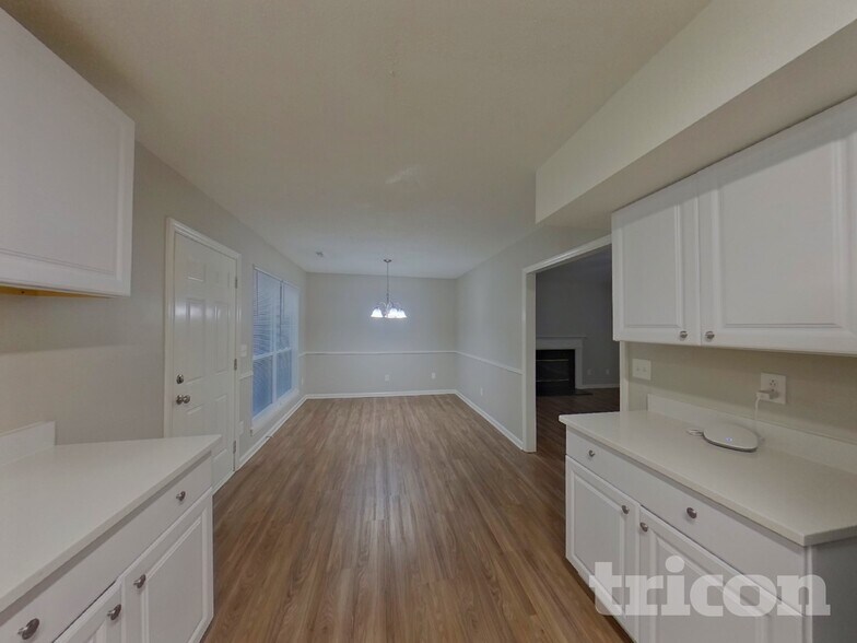 Building Photo - 9320 Amy Dr